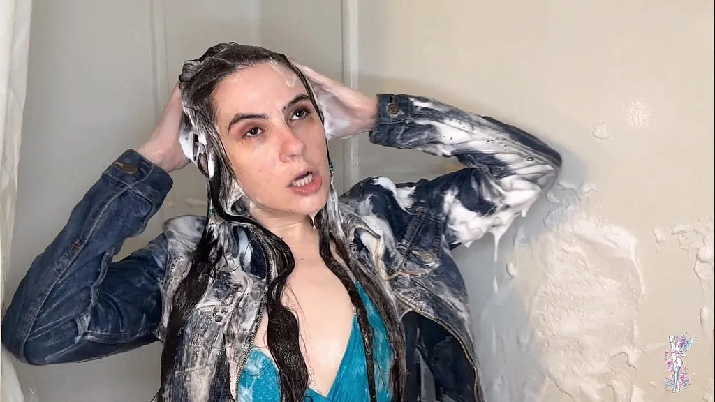 Brunette Petites Ziva, Amateur Slippery Shave Mishap