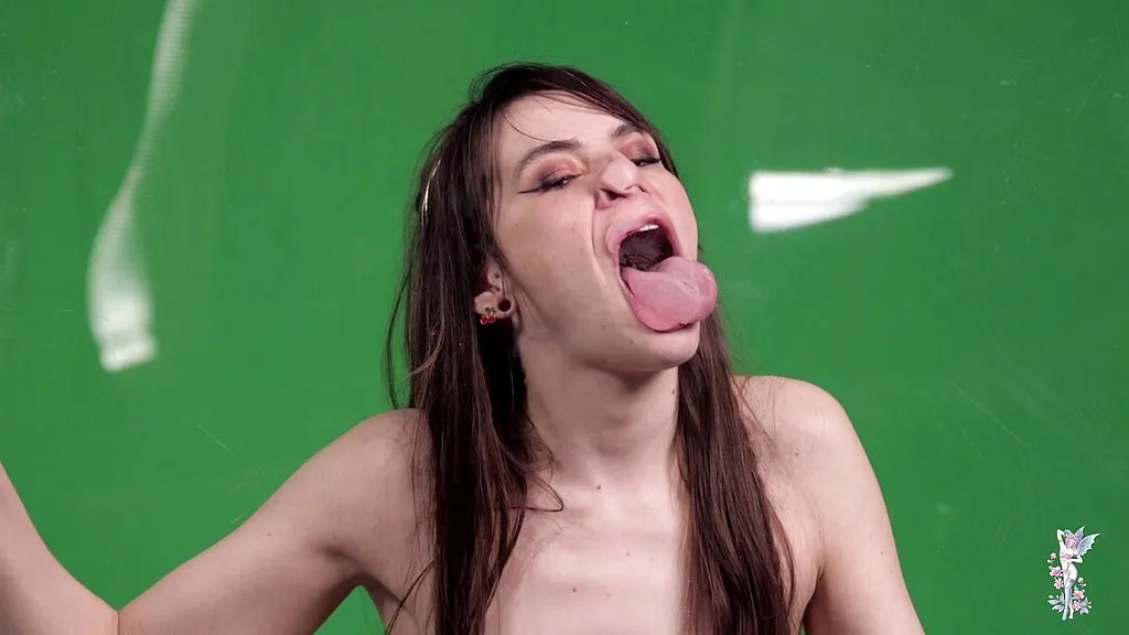 Smooshed Faces: Ziva Fey, Brunette Petite with Natural Tits - Fetish Amateur Video